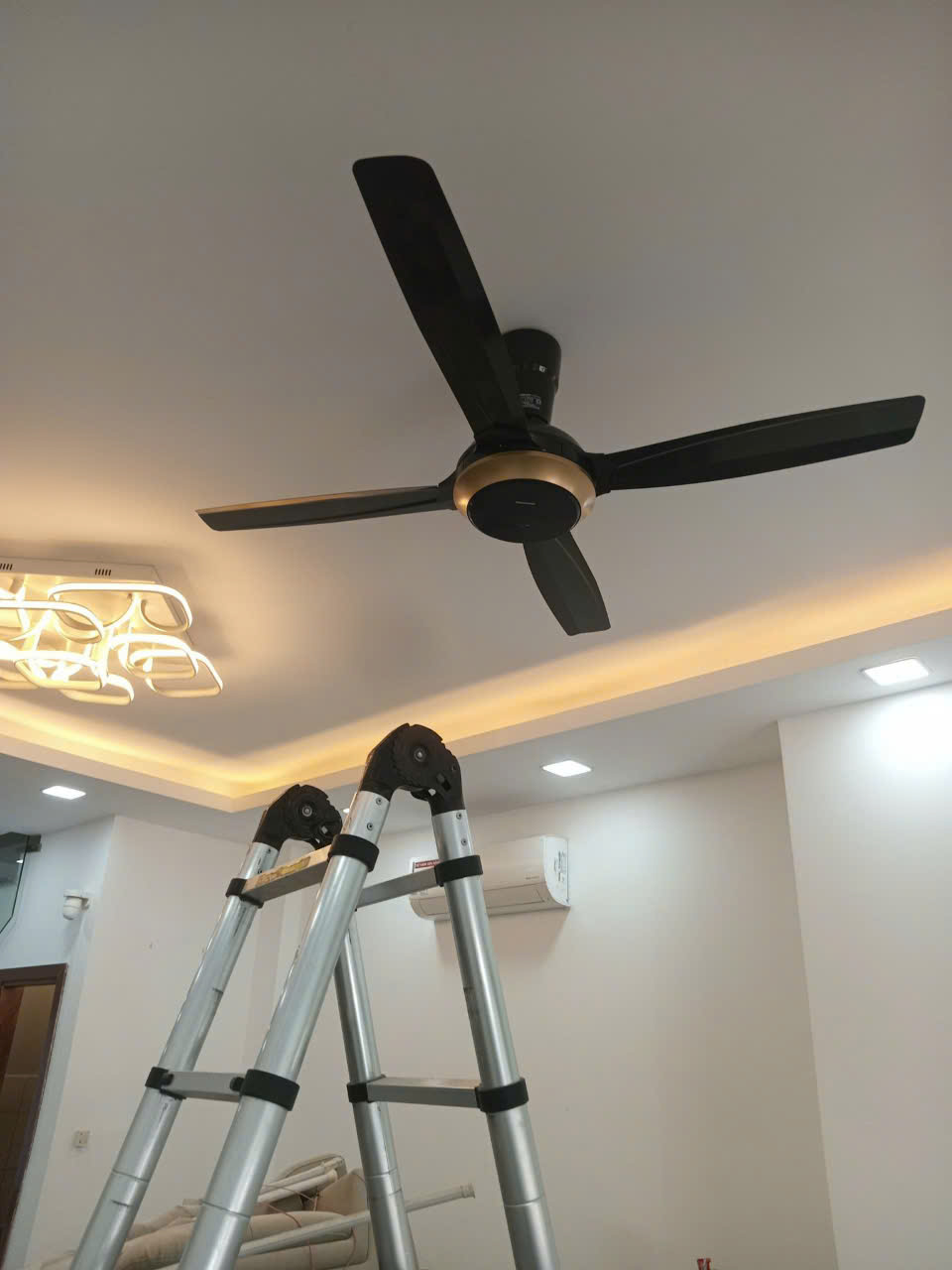 Quạt Trần Panasonic 4 Cánh Màu Đen F-56XPG